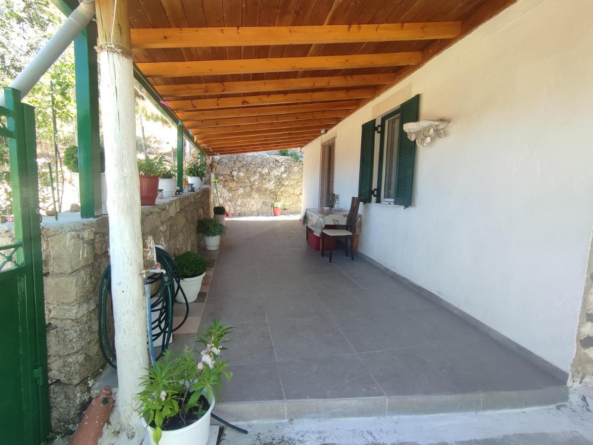 Hotel Πέτρινο Σπίτι Lazaráta Exterior foto